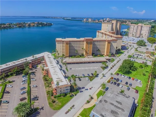 $1,800 | 5020 Brittany Drive South, Unit 125, St. Petersburg, FL 33715