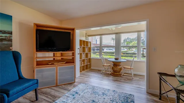 $1,800 | 5020 Brittany Drive South, Unit 125, St. Petersburg, FL 33715