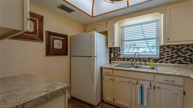 $1,800 | 5020 Brittany Drive South, Unit 125, St. Petersburg, FL 33715