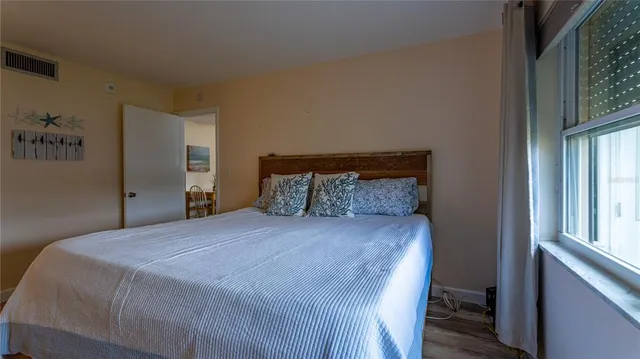 $1,800 | 5020 Brittany Drive South, Unit 125, St. Petersburg, FL 33715