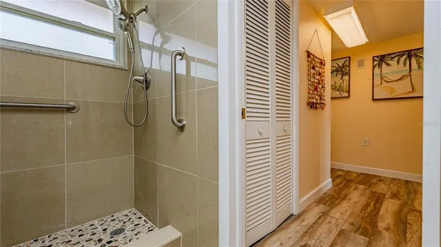 $1,800 | 5020 Brittany Drive South, Unit 125, St. Petersburg, FL 33715