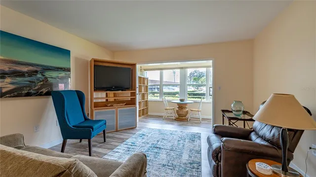 $1,800 | 5020 Brittany Drive South, Unit 125, St. Petersburg, FL 33715