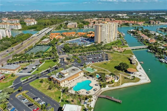 $1,800 | 5020 Brittany Drive South, Unit 125, St. Petersburg, FL 33715