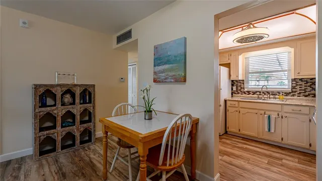 $1,800 | 5020 Brittany Drive South, Unit 125, St. Petersburg, FL 33715