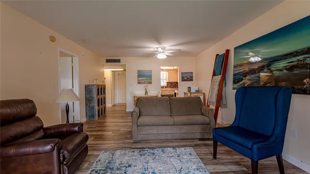 $1,800 | 5020 Brittany Drive South, Unit 125, St. Petersburg, FL 33715