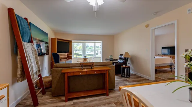 $1,800 | 5020 Brittany Drive South, Unit 125, St. Petersburg, FL 33715