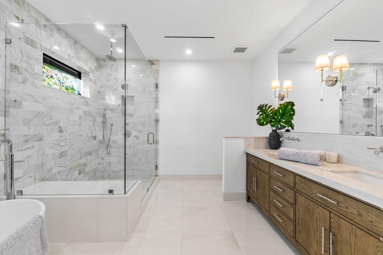 330 Laurie Road West Palm Beach, FL 33405 - Photo 29 of 46 MASTER BATHROOM
