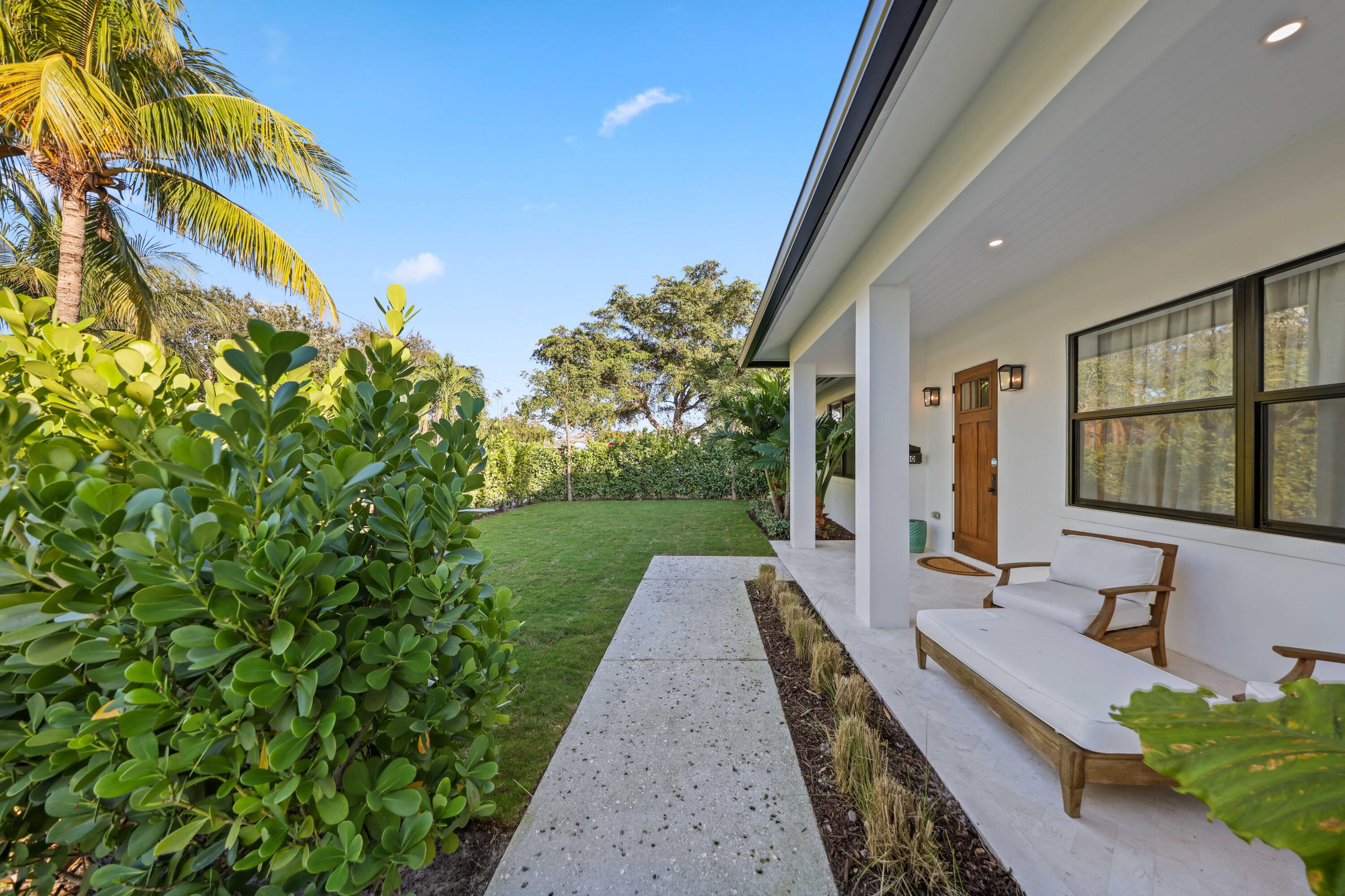 330 Laurie Road West Palm Beach, FL 33405 - Photo 4 of 46 ENTRANCE