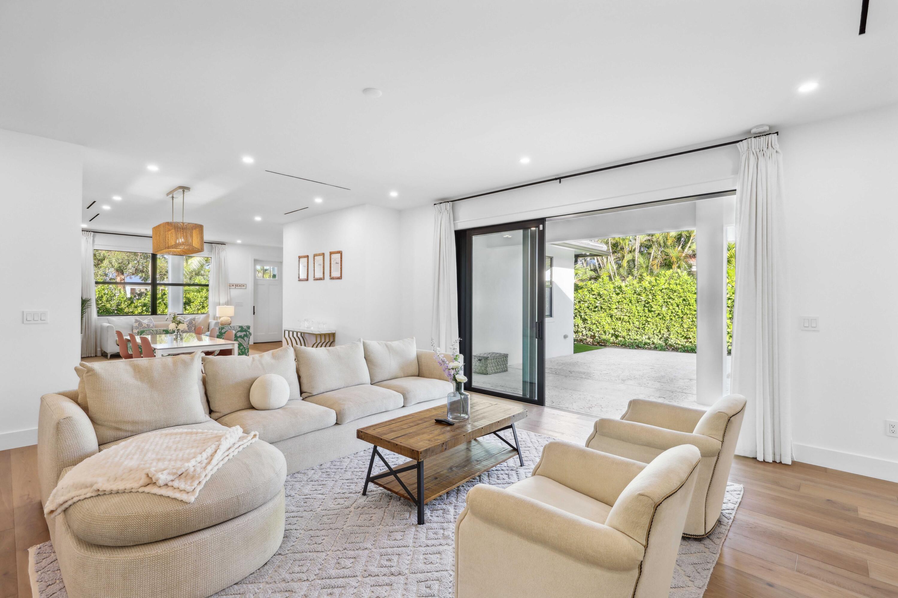 330 Laurie Road West Palm Beach, FL 33405 - Photo 8 of 46 LOUNGE