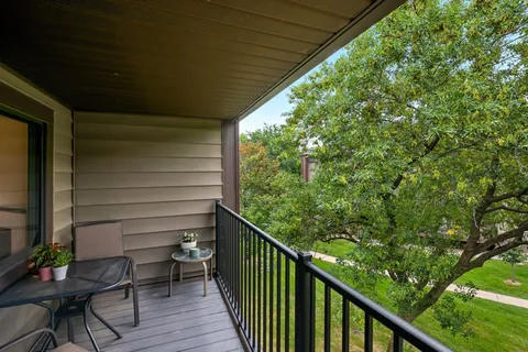 $179,000 | 7501 West 101st Street, Unit 310, Bloomington, MN 55438