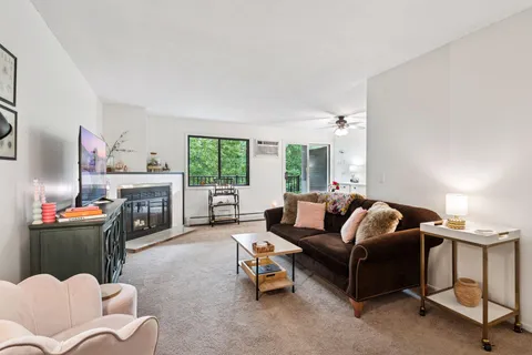 $179,000 | 7501 West 101st Street, Unit 310, Bloomington, MN 55438