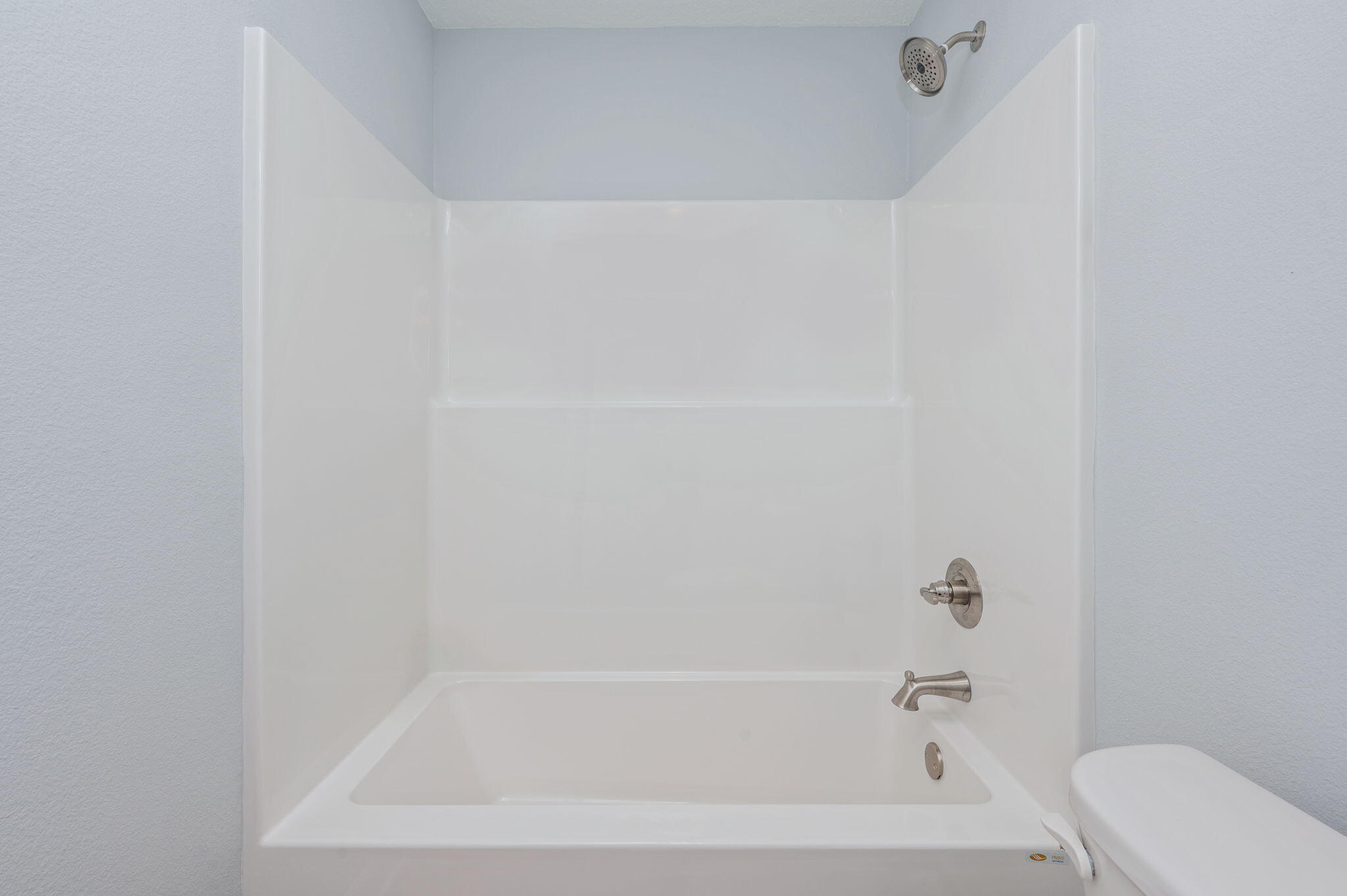 3863 Poverty Creek Road Crestview, FL 32539 - Photo 29 of 31 a bathroom with a bathtub