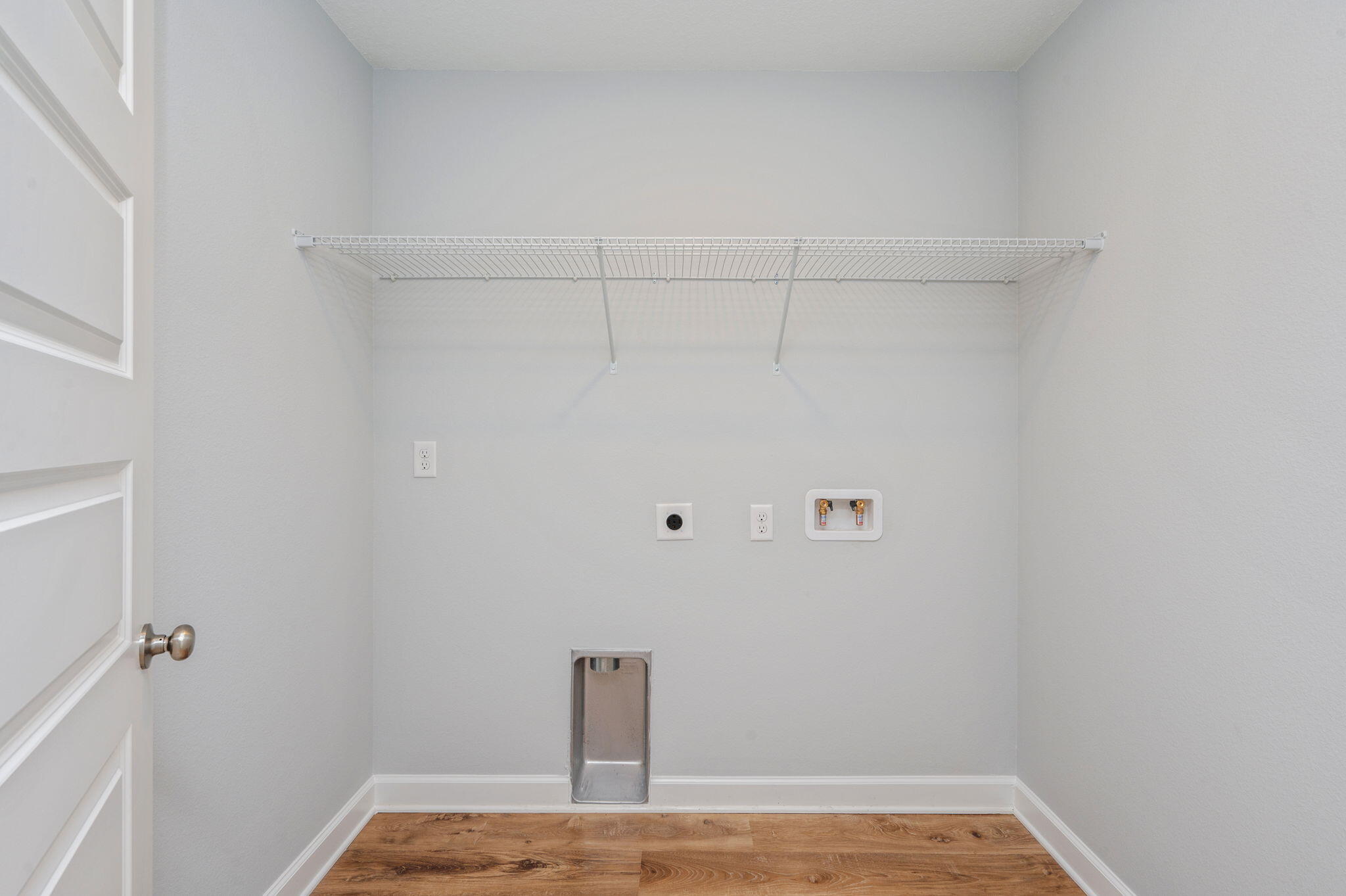 3863 Poverty Creek Road Crestview, FL 32539 - Photo 31 of 31 a view of small space with empty racks