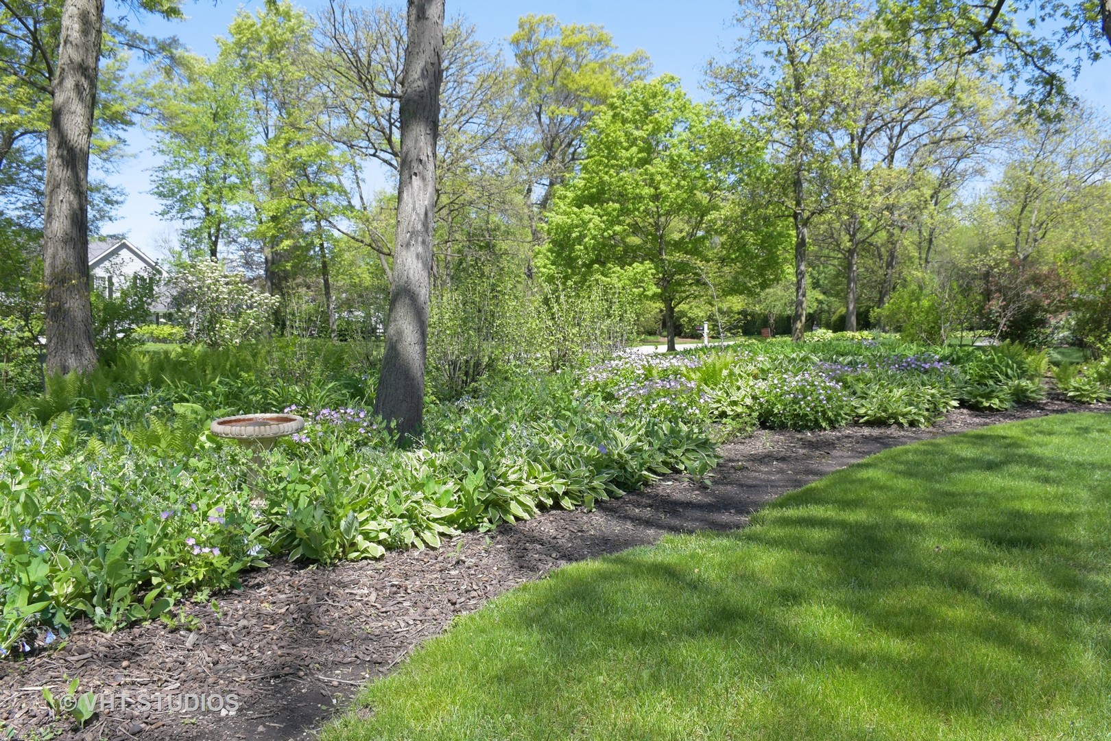 1350 Inverlieth Road Lake Forest, IL 60045 - Photo 2 of 43 a view of a garden