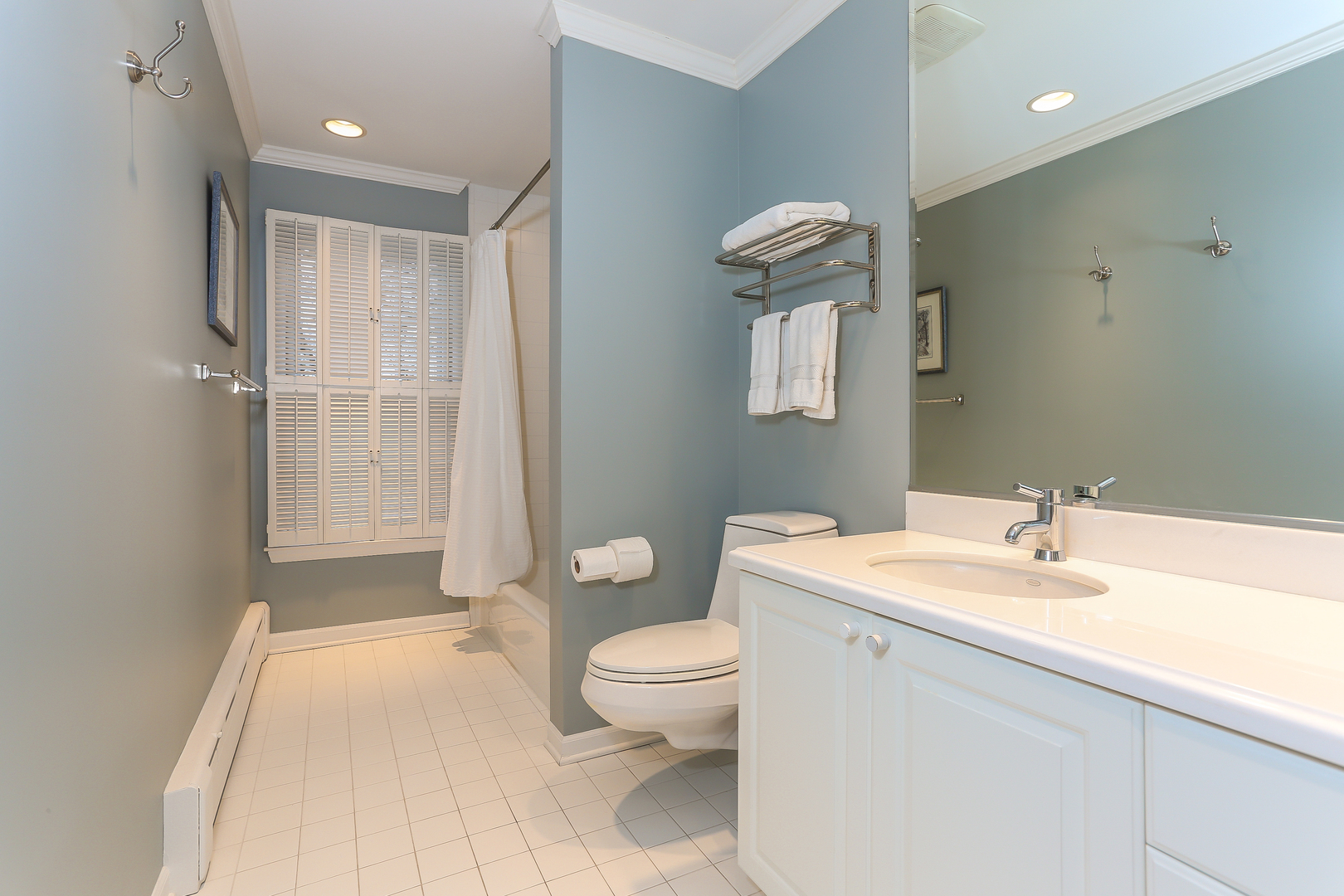 1350 Inverlieth Road Lake Forest, IL 60045 - Photo 25 of 43 a spacious bathroom with a sink a toilet and a large mirror