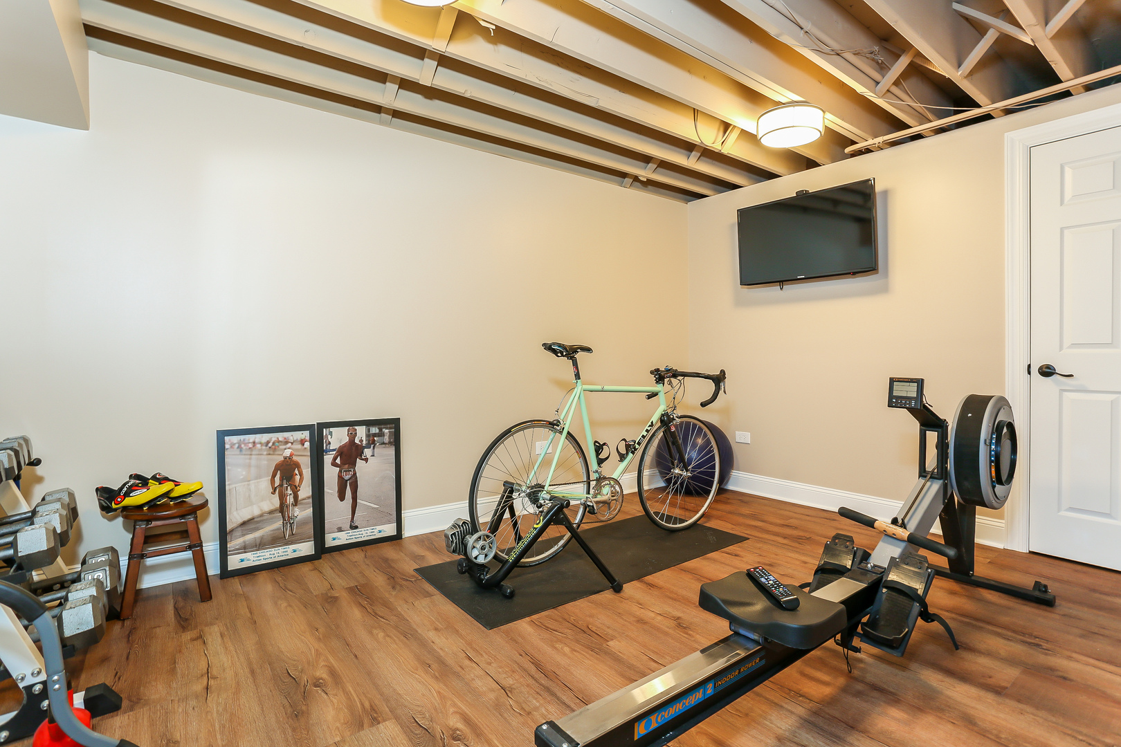 1350 Inverlieth Road Lake Forest, IL 60045 - Photo 33 of 43 a view of a room with gym equipment