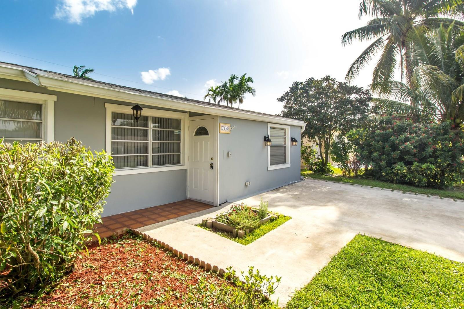 7150 Raleigh Street Hollywood, FL 33024 - Photo 4 of 36 Photo 4