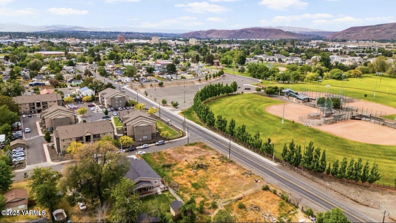 1506 East Beech Street Yakima, WA 98901 - Photo 7 of 8 a view of city and mountain