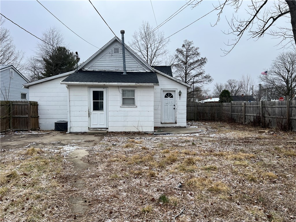 301 South 3rd Street Altamont, IL 62411 - Photo 21 of 23 Back of House