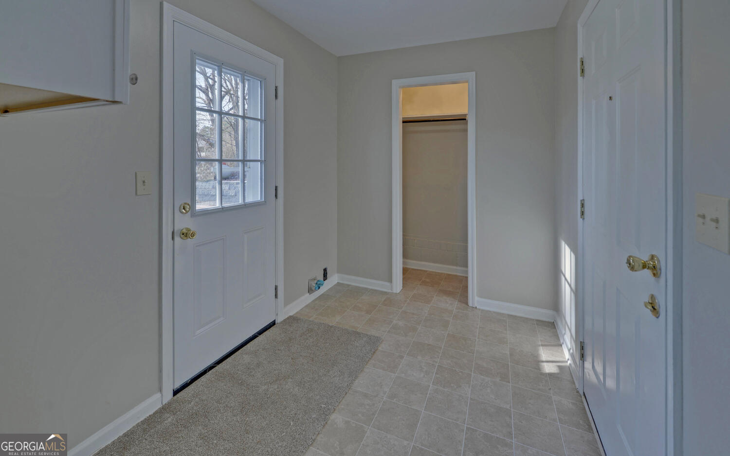297 East Leatherwood Road Toccoa, GA 30577 - Photo 28 of 37 an empty room with windows and closet