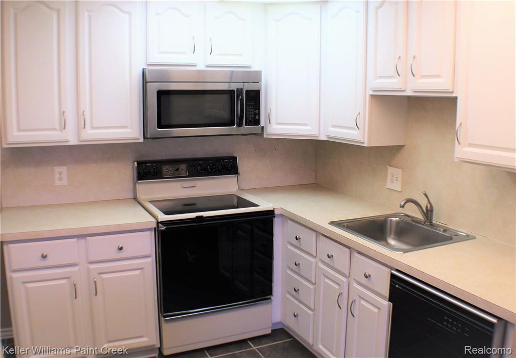 29384 Hoover Road Warren, MI 48093 - Photo 11 of 19 Kitchen
