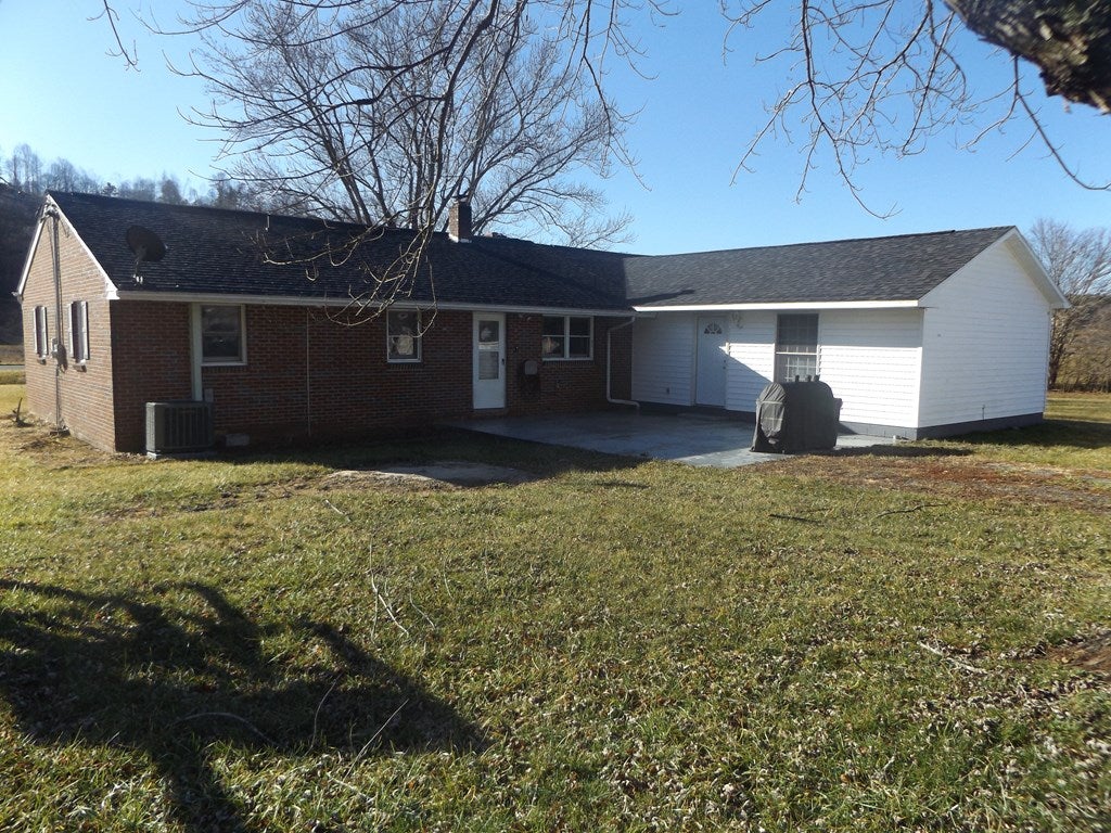 2725 Pipers Gap Road Galax, VA 24333 - Photo 16 of 24 Gallery Image 16