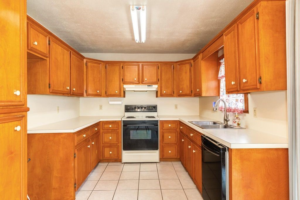 404 Chestnut Street Brazoria, TX 77422 - Photo 11 of 23 a kitchen with stainless steel appliances granite countertop a sink stove refrigerator and cabinets