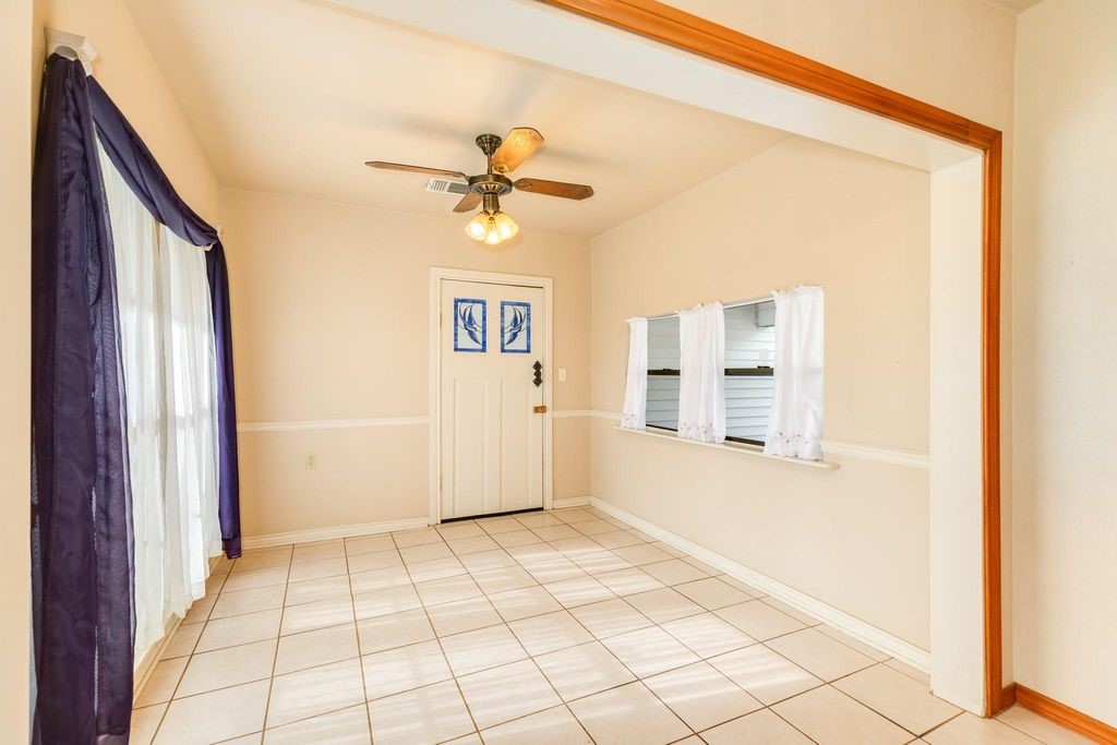 404 Chestnut Street Brazoria, TX 77422 - Photo 13 of 23 a view of an empty room with a window
