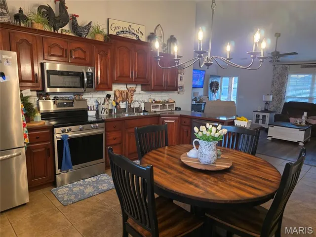 $229,900 | 806 Innsbruck Lane, Sikeston, MO 63801