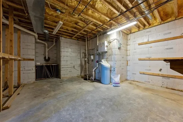 $599,000 | 1573 North 1100th Road, Lawrence, KS 66046