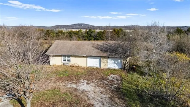 $599,000 | 1573 North 1100th Road, Lawrence, KS 66046