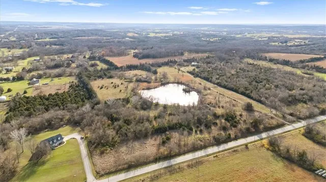 $599,000 | 1573 North 1100th Road, Lawrence, KS 66046