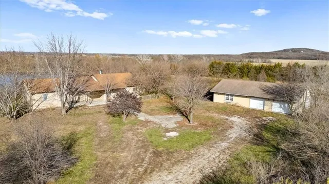$599,000 | 1573 North 1100th Road, Lawrence, KS 66046