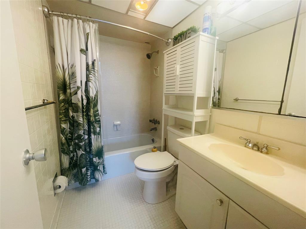 2500 Northeast 48th Lane, Unit 605 Fort Lauderdale, FL 33308 - Photo 7 of 32 a bathroom with a sink toilet and shower