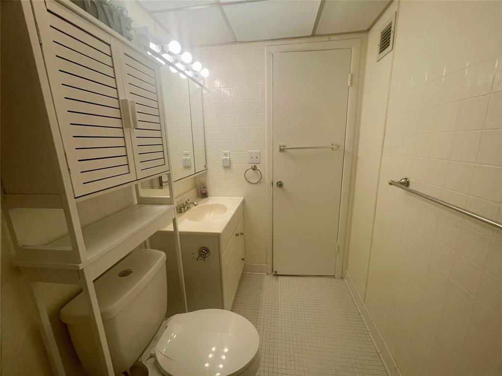 2500 Northeast 48th Lane, Unit 605 Fort Lauderdale, FL 33308 - Photo 8 of 32 a bathroom with a sink a toilet and shower