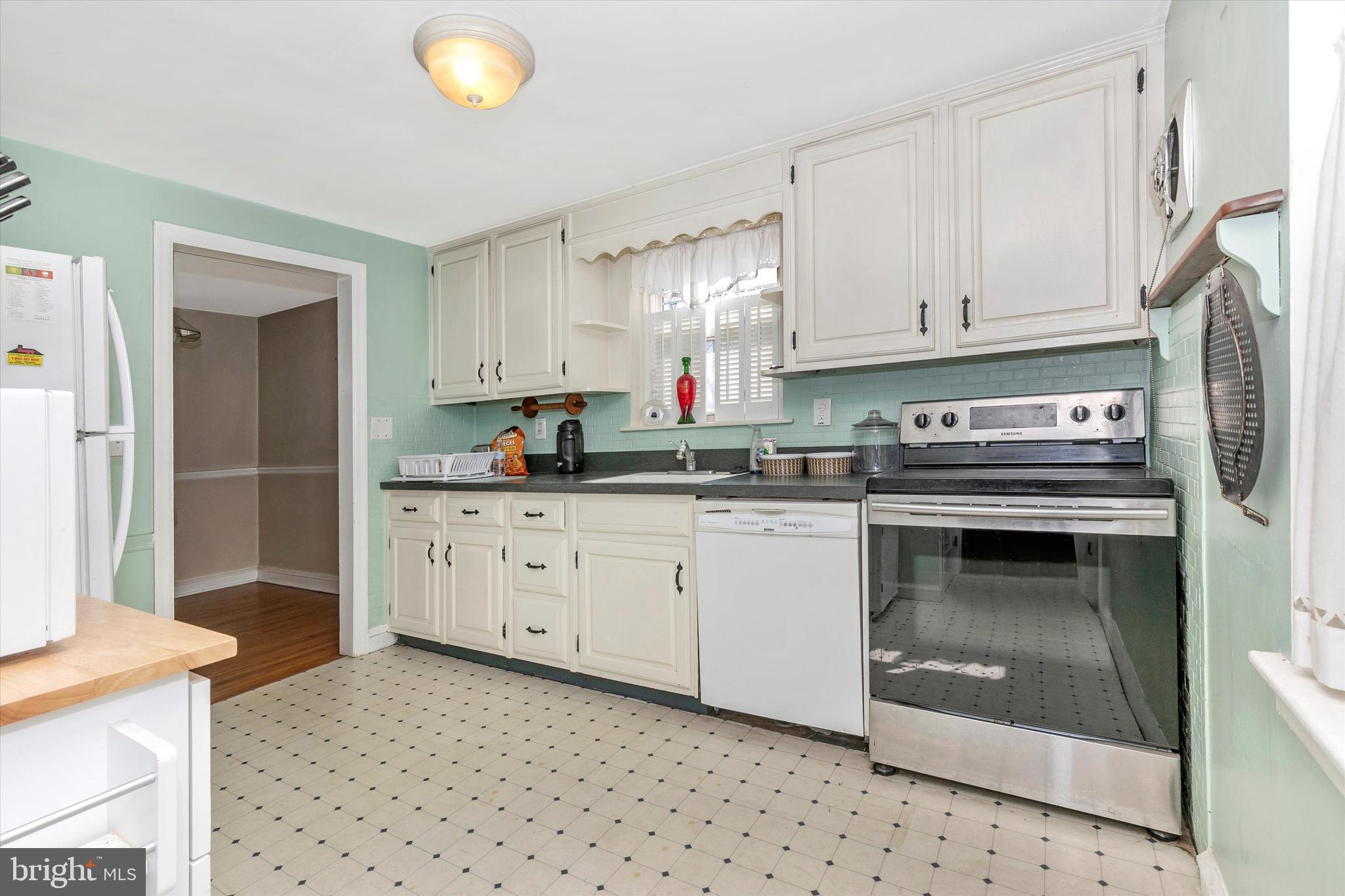 1035 Cardinal Road Norristown, PA 19403 - Photo 17 of 55 Gallery Image 17