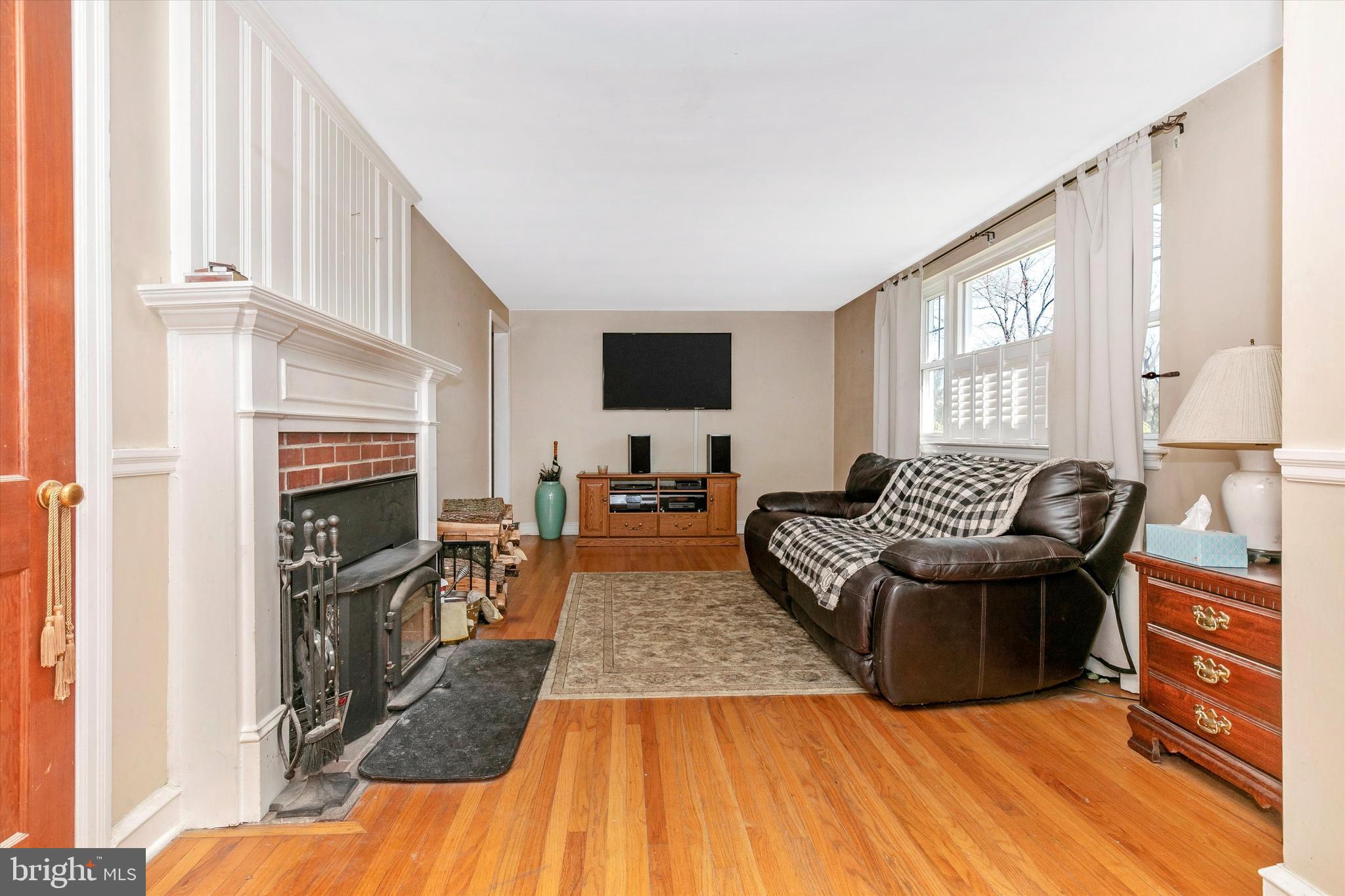 1035 Cardinal Road Norristown, PA 19403 - Photo 4 of 55 Gallery Image 4