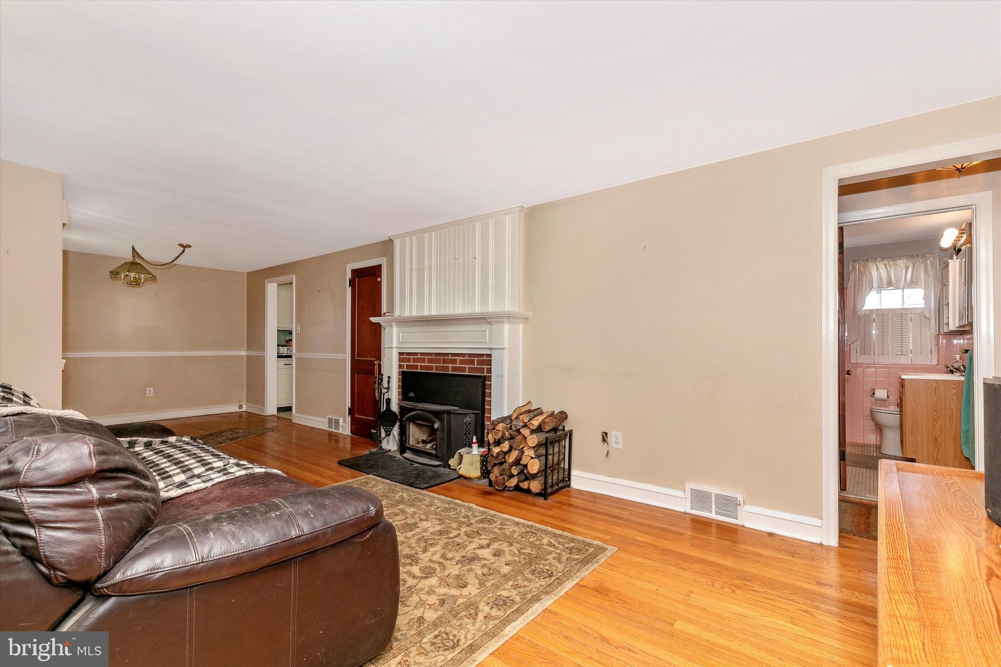 1035 Cardinal Road Norristown, PA 19403 - Photo 8 of 55 Gallery Image 8