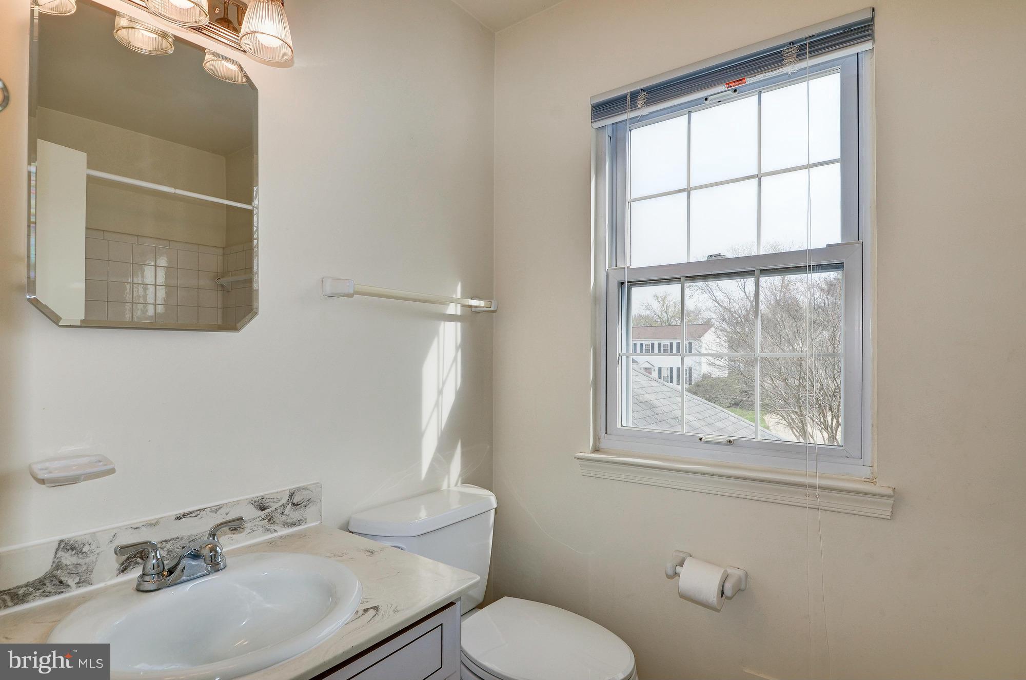 5514 Dunsmore Road Alexandria, VA 22315 - Photo 19 of 30 Full Bath on Upper Level