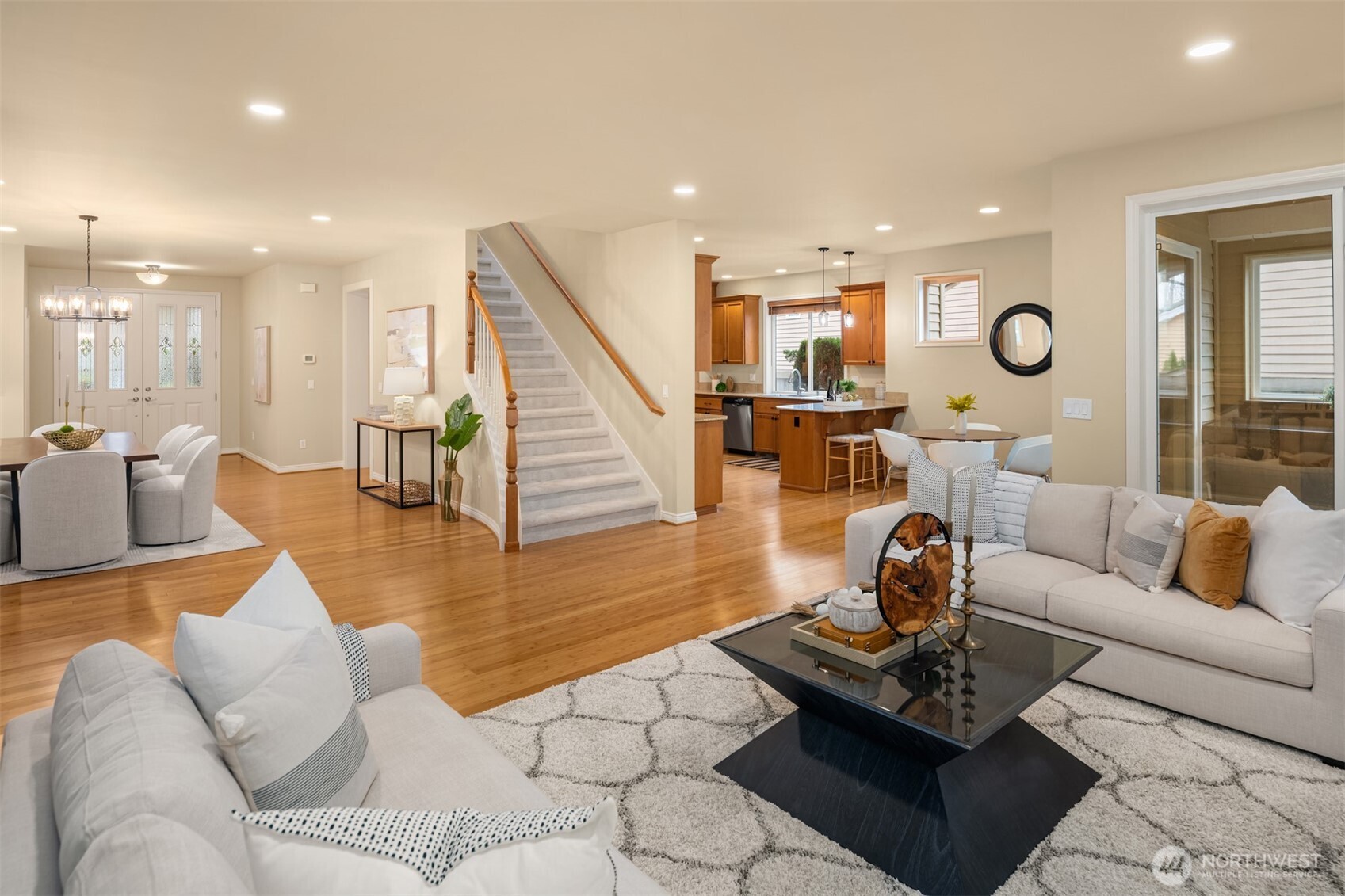 818 South 36th Place Renton, WA 98055 - Photo 3 of 28 Gallery Image 3