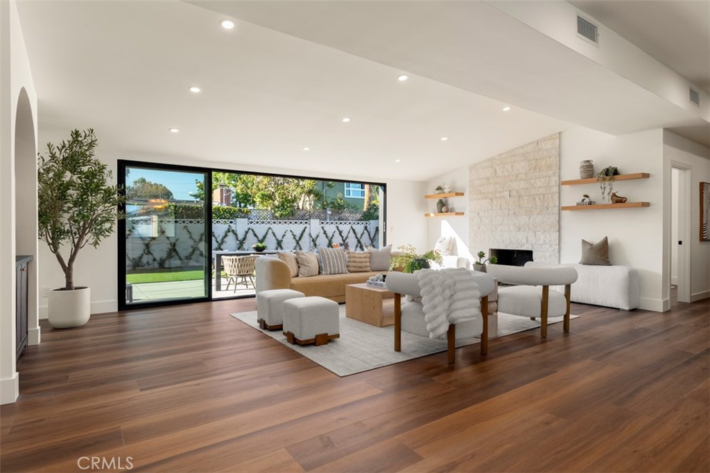 236 Wake Forest Road Costa Mesa, CA 92626 - Photo 5 of 73