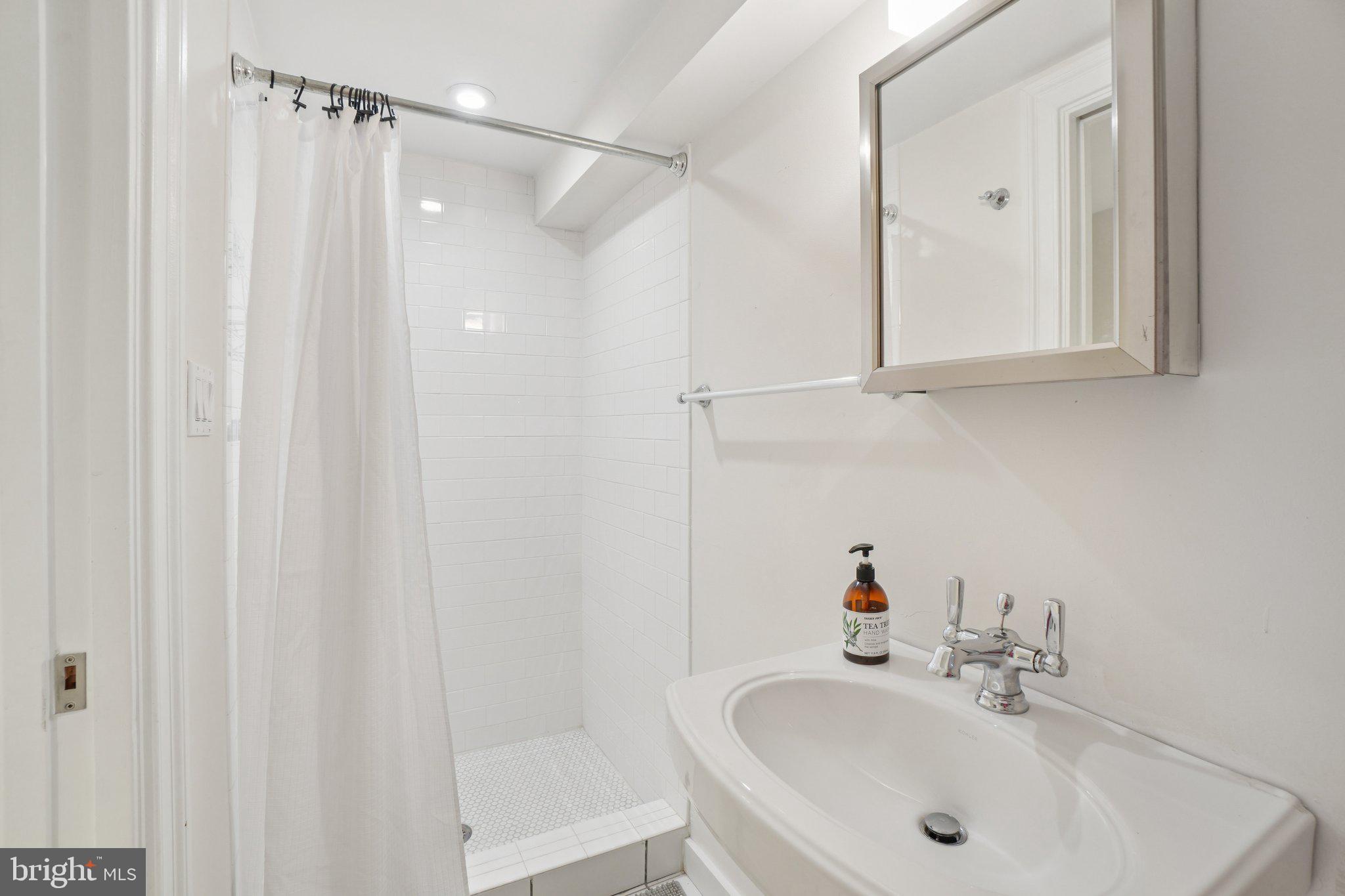 222 Longfellow Street Northwest Washington, DC 20011 - Photo 29 of 39