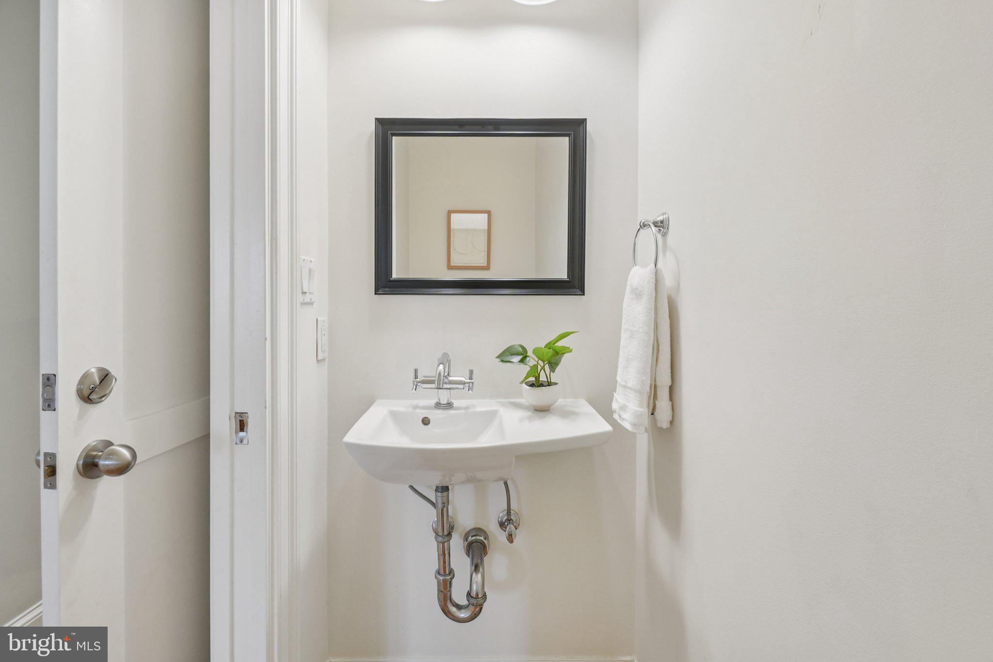 222 Longfellow Street Northwest Washington, DC 20011 - Photo 9 of 39