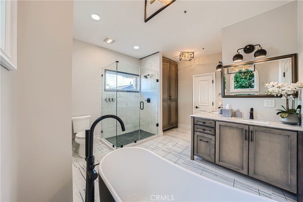 371 22nd Street Costa Mesa, CA 92627 - Photo 34 of 51 a spacious bathroom with a sink and a mirror
