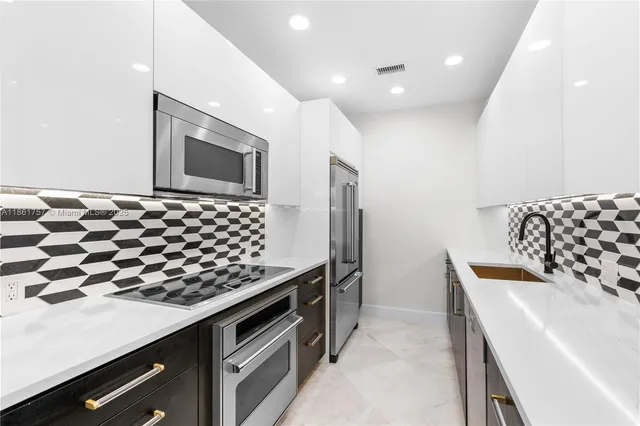 $5,999 | 209 North Fort Lauderdale Beach Boulevard, Unit 17C, Fort Lauderdale, FL 33304