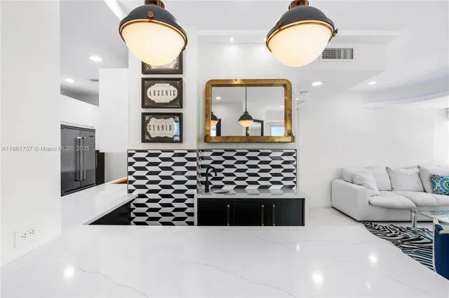 $5,999 | 209 North Fort Lauderdale Beach Boulevard, Unit 17C, Fort Lauderdale, FL 33304