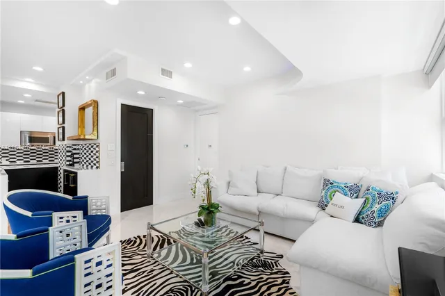 $5,999 | 209 North Fort Lauderdale Beach Boulevard, Unit 17C, Fort Lauderdale, FL 33304