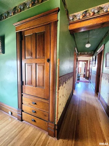 a view of front door deck