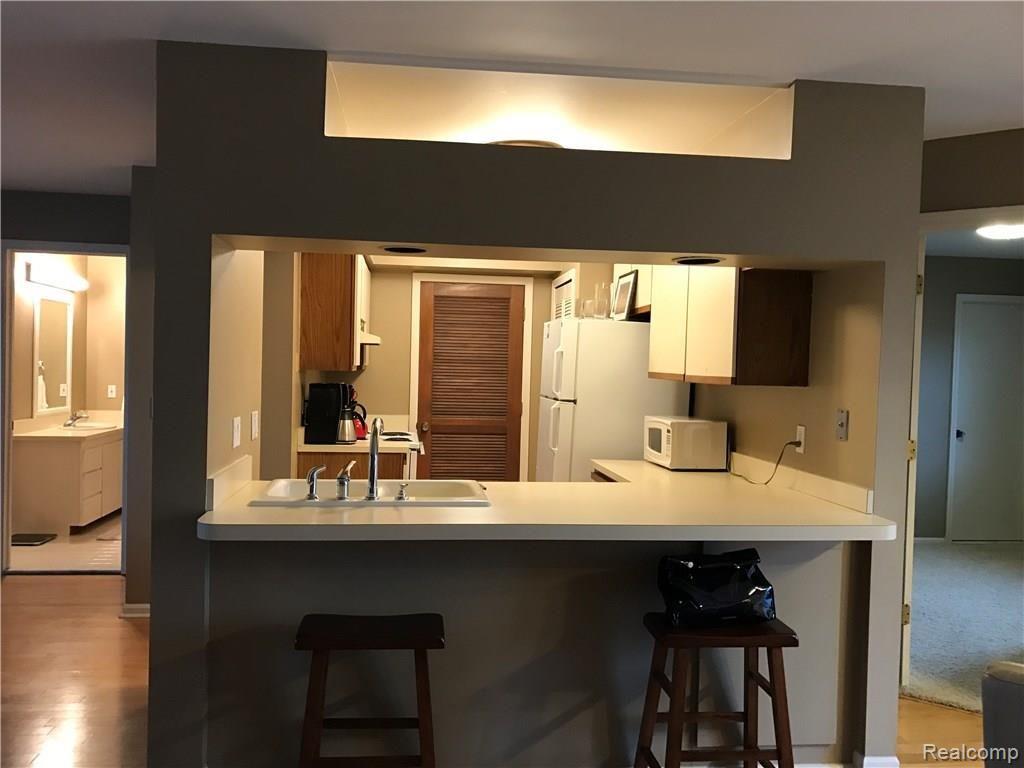 1556 Meadowside Drive Rochester Hills, MI 48307 - Photo 5 of 19