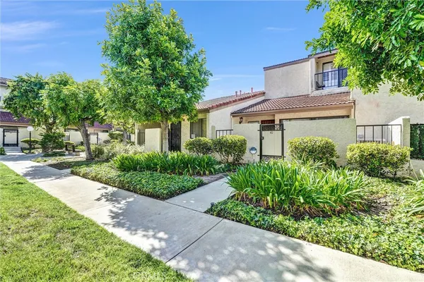 $4,475 | 18136 West Oxnard Street, Unit 40, Tarzana, CA 91356